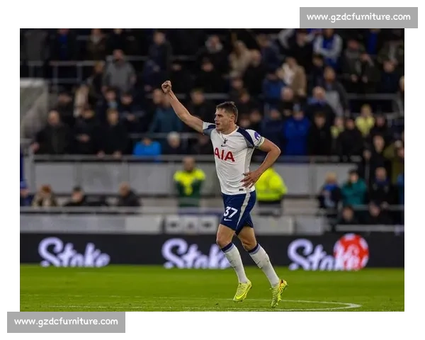 半场:范德芬双响破僵 热刺 2-0 埃弗顿,奥布赖恩进球遭吹 半场:范德芬双响破僵 热刺 2-0 埃弗顿,奥布赖恩进球遭吹